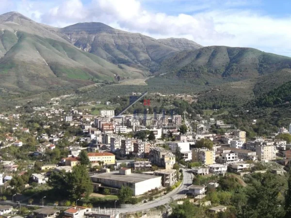 Vlore, shitet toke , 1.800.000 m² 9.000.000 € (Delvine)