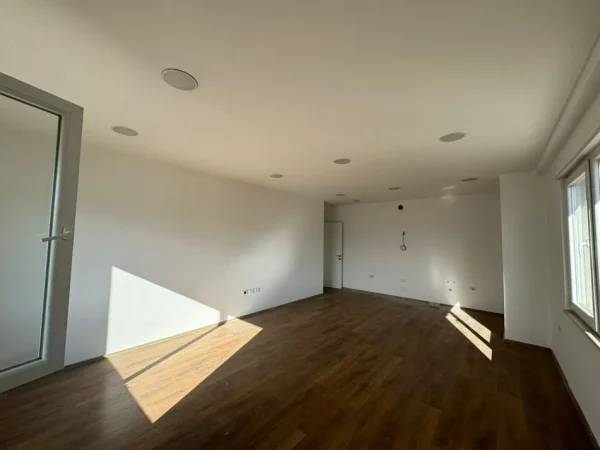 Tirane, shitet apartament , 114 m² 