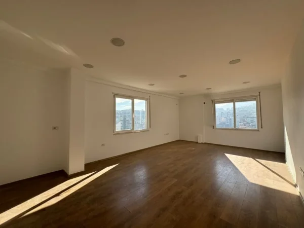 Tirane, shitet apartament , 114 m² 