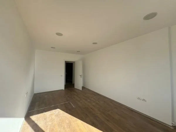 Tirane, shitet apartament , 114 m² 