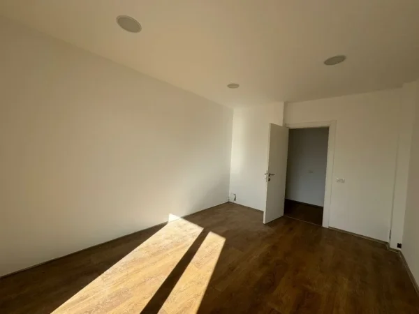 Tirane, shitet apartament , 114 m² 