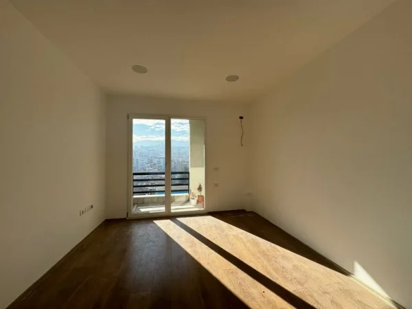 Tirane, shitet apartament , 114 m² 