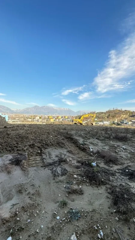 Tirane, shitet toke , 2.000 m² 220.000 € (Rruga Abdyl Frasheri)