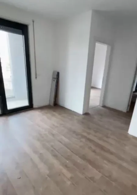 Tirane, shitet apartament 2+1+Ballkon Kati 3, 118 m² 141.000 € (Akses Tirana)