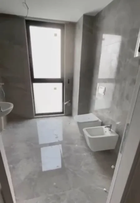 Tirane, shitet apartament 2+1+Ballkon Kati 3, 118 m² 141.000 € (Akses Tirana)