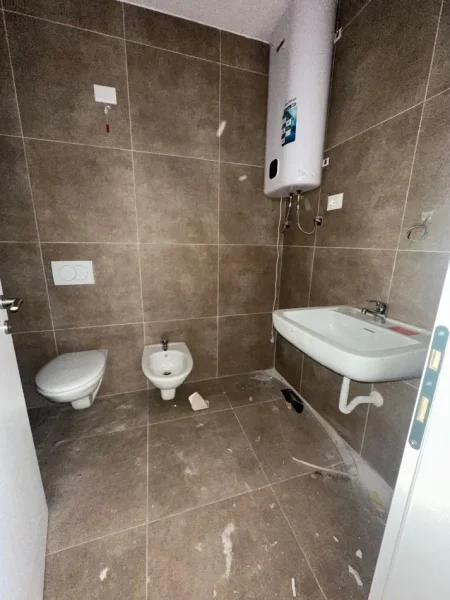 Tirane, jepet me qera zyre Kati 3, 65 m² 750 € (Rruga e Kosovareve)