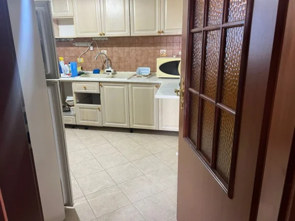 Tirane, jepet me qera apartament 1+1 Kati 5, 88 m² 400 € (Bardhyl)