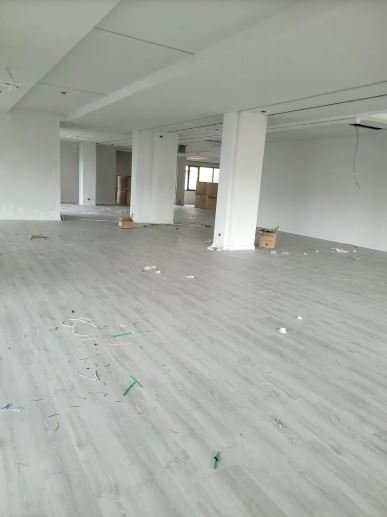 Tirane, jepet me qera ambjent biznesi Kati -1, 1.000 m² 5.000 € (21 Dhjetori)