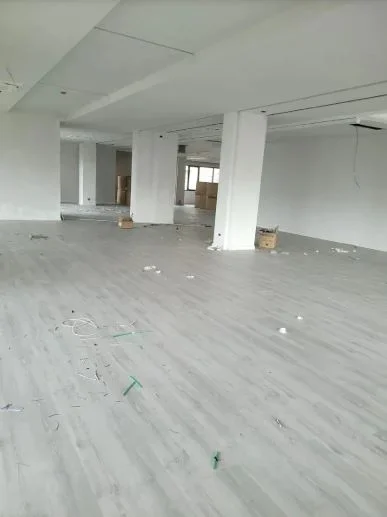 Tirane, jepet me qera ambjent biznesi Kati -1, 1.000 m² 5.000 € (21 Dhjetori)