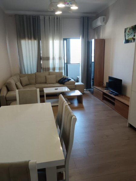 Tirane, jepet me qera apartament 2+1 Kati 8, 110 m² 500 € (astir)