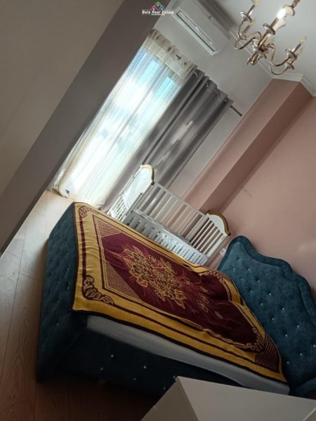 Tirane, jepet me qera apartament 2+1 Kati 8, 110 m² 500 € (astir)