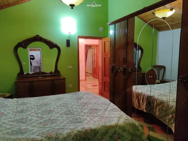Tirane, jepet me qera Vile 2+1 Kati 3, 140 m² 550 € (rruga e elbasanit)