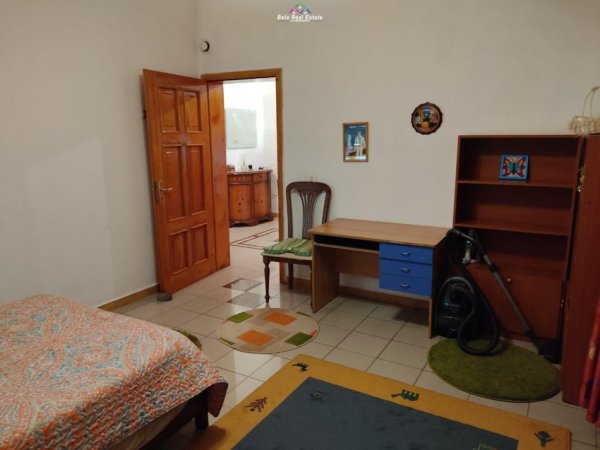 Tirane, jepet me qera Vile 2+1 Kati 3, 140 m² 550 € (rruga e elbasanit)