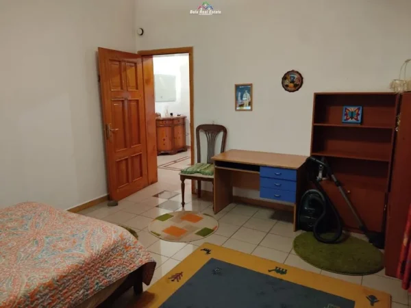 Tirane, jepet me qera Vile 2+1 Kati 3, 140 m² 550 € (rruga e elbasanit)