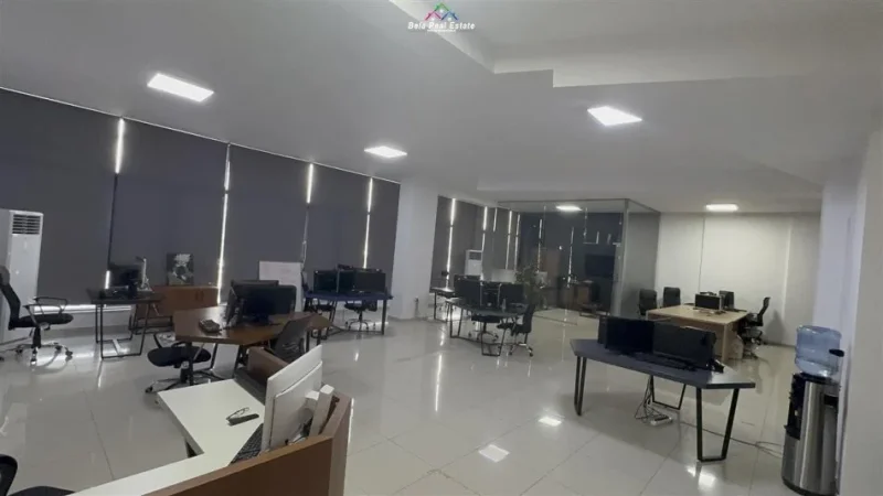 Tirane, jepet me qera zyre Kati 1, 300 m² 1.800 € (astir)