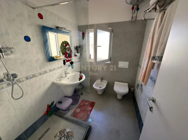 🏡 PENTHOUSE EKSKLUZIVE 400m² ME PAMJE NGA DETI – PLAZH, DURRËS! 🌊  🔥 EXCLUSIVE 400m² SEAFRONT PENTHOUSE – BEACH AREA, DURRËS!