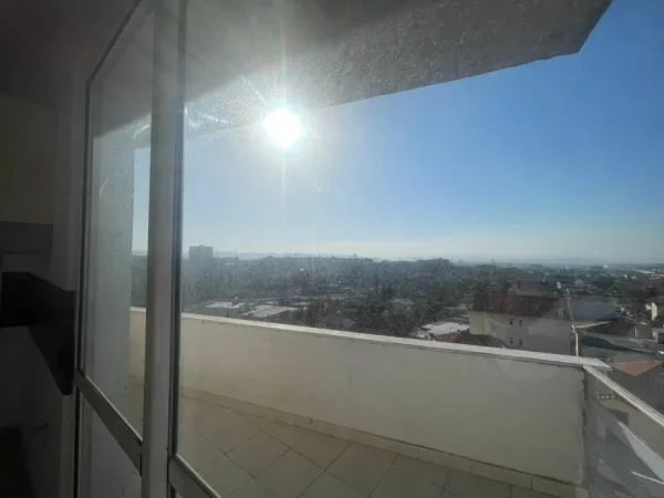 Tirane, shitet apartament 1+1+Ballkon Kati 4, 71 m² 70.000 € (Rruga e Thesarit)