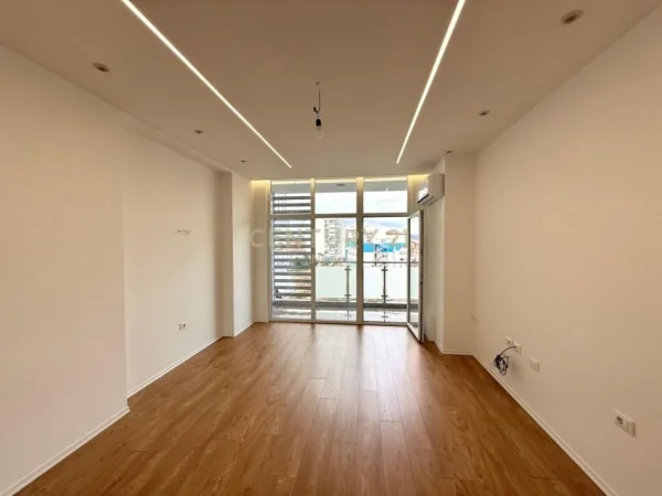 Tirane, shitet apartament 2+1 Kati 3, 126 m² 340.000 € (Komuna e Parisit)