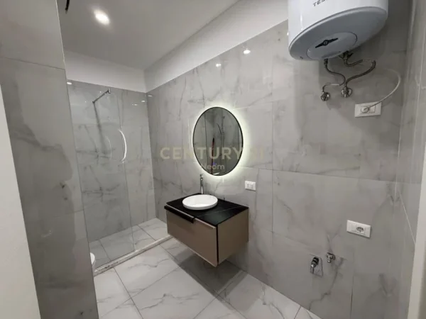 Tirane, shitet apartament 2+1 Kati 3, 126 m² 340.000 € (Komuna e Parisit)