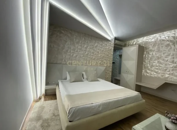 Tirane, shitet hotel Kati 8, 2.400 m² 7.200.000 € (Sheshi Skënderbej)