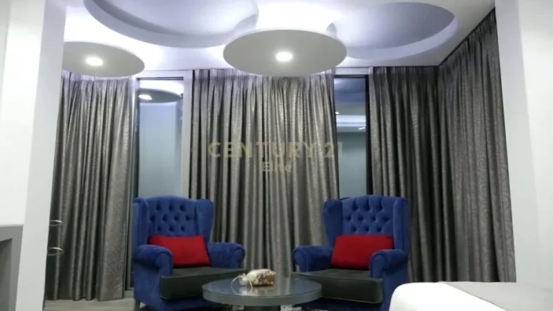 Tirane, shitet hotel Kati 8, 2.400 m² 7.200.000 € (Sheshi Skënderbej)