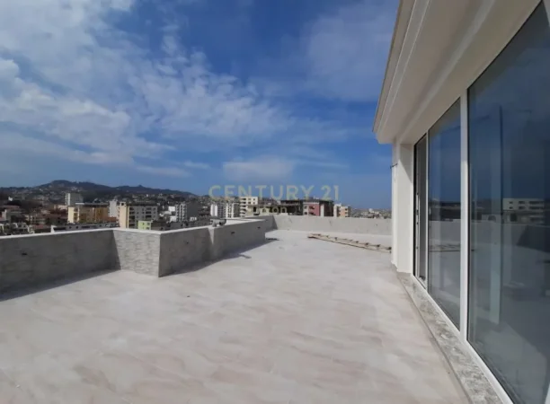 Durres, shitet apartament+verande | Penthouse 3+1 Kati 10, 280 m² 220.000 € (Qender, Durrës)