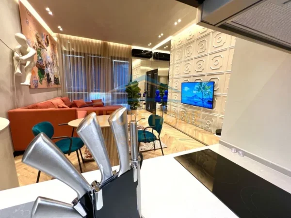 Tirane, jepet me qera apartament 2+1+Ballkon Kati 6, 68 m² 1.000 € (Kompleksi Square 21, Rruga e Kavajes)