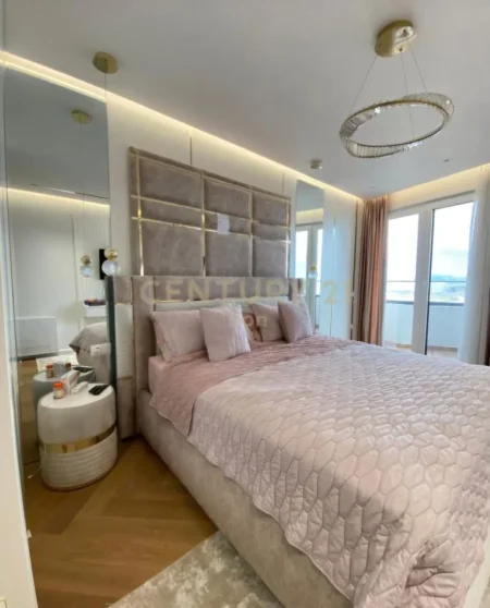 Durres, shitet apartament 2+1+Ballkon Kati 8, 167 m² 350.000 € (Rruga e re e Portit)