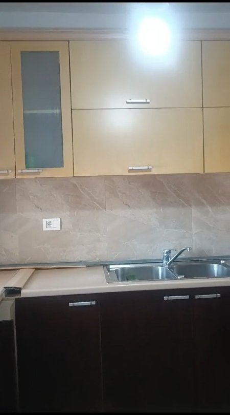 Fier, jepet me qera apartament 2+1+Aneks+Ballkon Kati 5, 110 m² 200 € (Mico Papuciu)