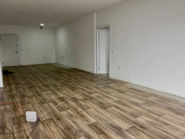 Tirane, jepet me qera zyre Kati 3, 144 m² 3.000 € (Qender)