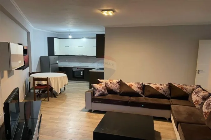 Tirane, shitet apartament 2+1+Ballkon , 108 m² 140.000 € (astir)