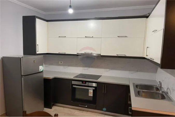 Tirane, shitet apartament 2+1+Ballkon , 108 m² 140.000 € (astir)