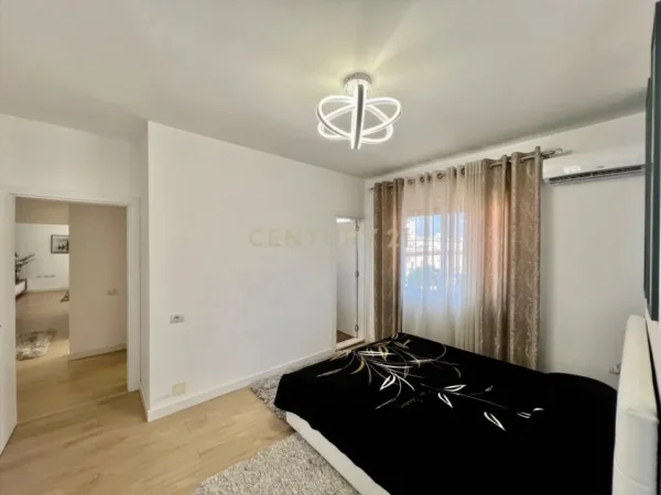 Tirane, shes apartament 2+1+Ballkon Kati 6, 100 m² 279.000 € (ish Bllok)