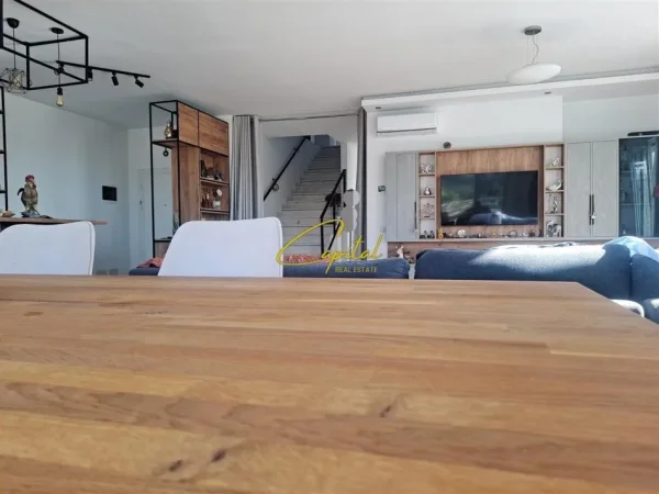 Tirane, shitet apartament Dublex Kati 5, 450 m² 650.000 € (FRESKU)