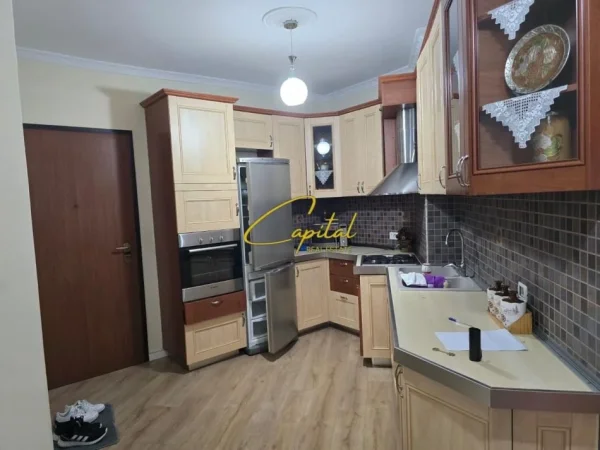 Tirane, shitet apartament 3+1 Kati 1, 38 m² 175.000 € (ASTIR)