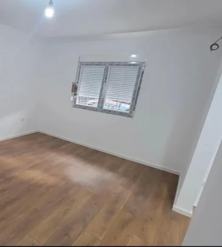 Tirane, shitet apartament 1+1 Kati 1, 60 m² 98.000 € (prane Pallatit me Shigjeta)