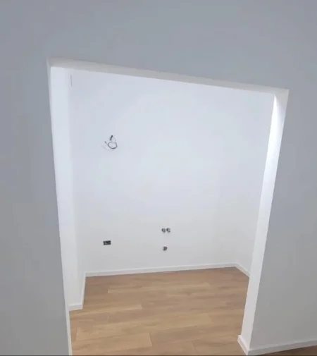 Tirane, shitet apartament 1+1 Kati 1, 60 m² 98.000 € (prane Pallatit me Shigjeta)