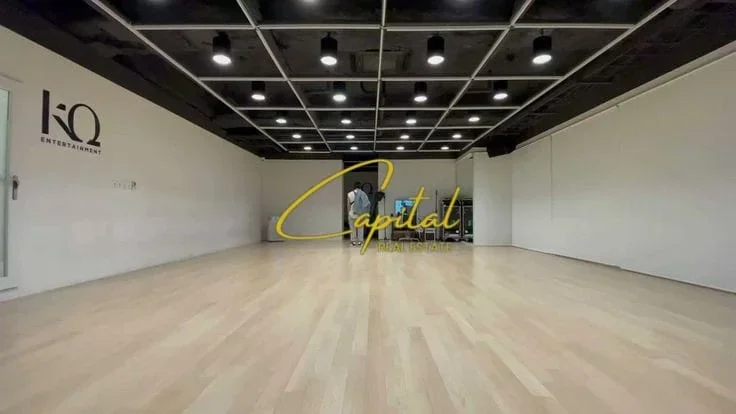 Tirane, jepet me qera dyqan Kati 0, 70 m² 1.500 € (ASTIR)