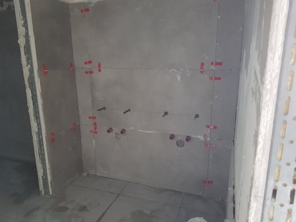 Tirane, ofroj Punime Rikonstruksjone / pllaka/parket /gipse