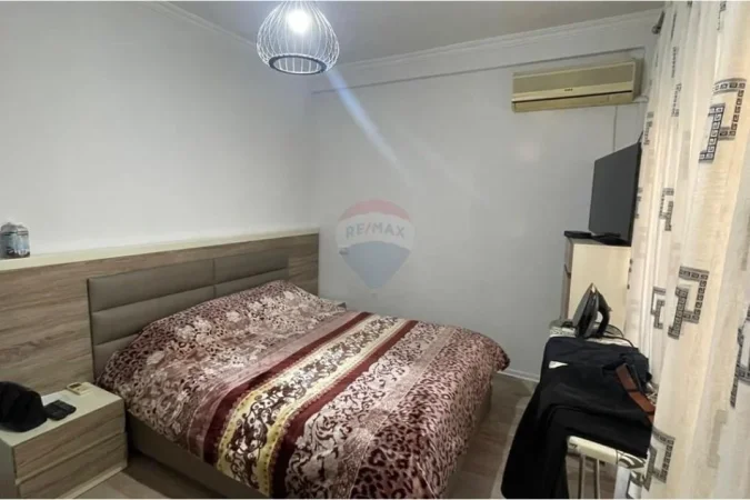 Tirane, jepet me qera apartament 1+1 , 70 m² (Ali Demi)