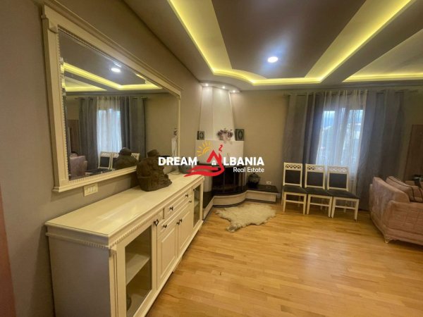 Tirane, jepet me qera apartament 3+1+Aneks Kati 2, 240 m² 1.300 € (Bulevardi i Ri)