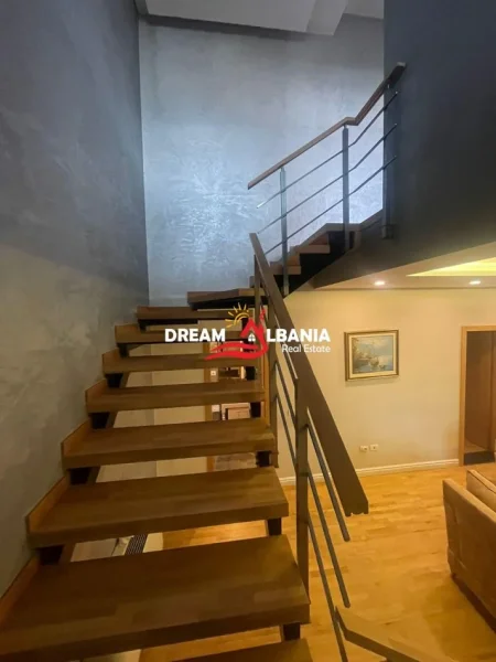 Tirane, jepet me qera apartament 3+1+Aneks Kati 2, 240 m² 1.300 € (Bulevardi i Ri)