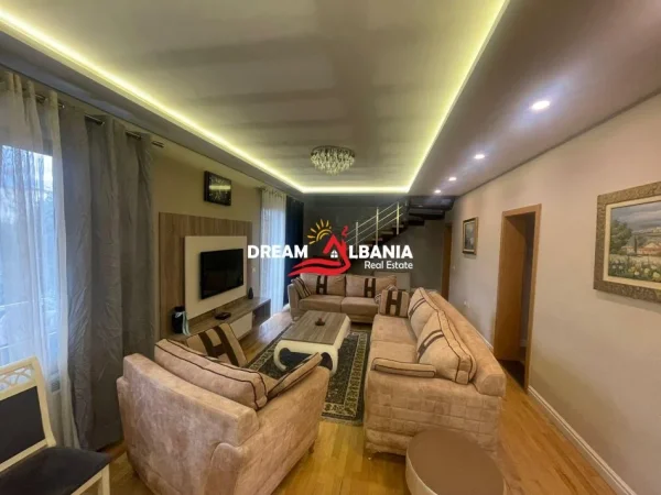 Tirane, jepet me qera apartament 3+1+Aneks Kati 2, 240 m² 1.300 € (Bulevardi i Ri)