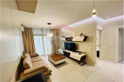 Tirane, jepet me qera apartament 1+1+Ballkon Kati 4, 65 m² 750 € 