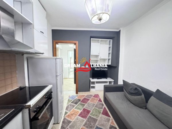 Tirane, jepet me qera apartament 1+1 Kati 3, 45 m² 500 € (blloku)