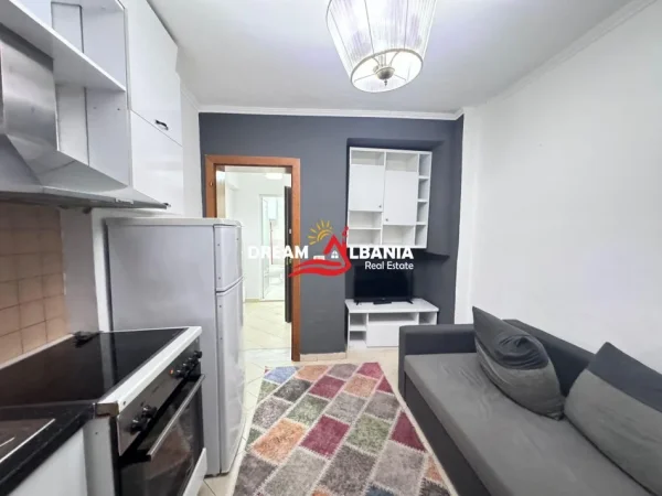 Tirane, jepet me qera apartament 1+1 Kati 3, 45 m² 500 € (blloku)