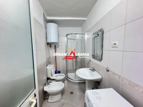 Tirane, jepet me qera apartament 1+1 Kati 3, 45 m² 500 € (blloku)