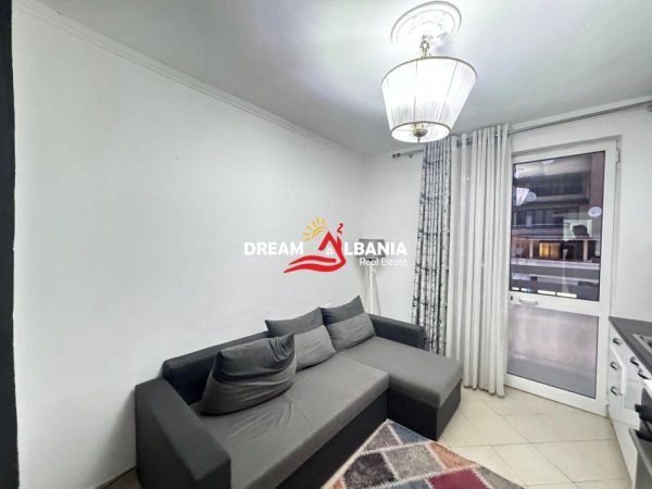 Tirane, jepet me qera apartament 1+1 Kati 3, 45 m² 500 € (blloku)