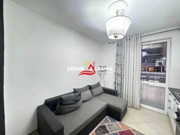 Tirane, jepet me qera apartament 1+1 Kati 3, 45 m² 500 € (blloku)