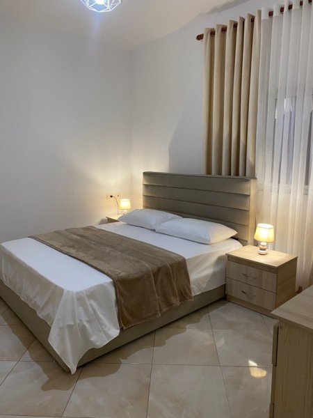 Tirane, jepet me qera apartament 1+1+Ballkon Kati 3, 70 m² 400 € (LAPRAKE)